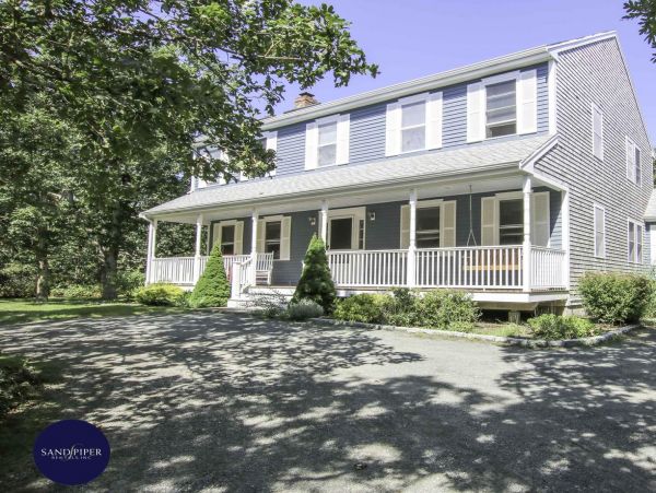 Cape Cod Home 994757