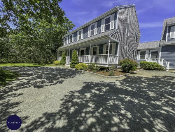 Cape Cod Home 994757