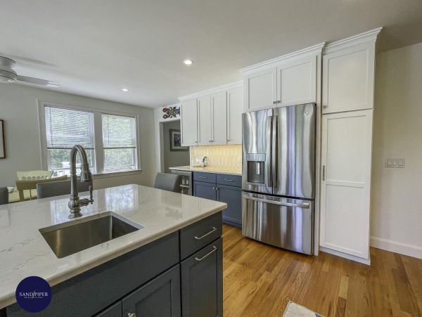 Cape Cod Home 994757