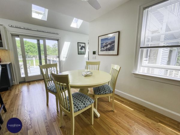 Cape Cod Home 994757