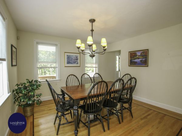 Cape Cod Home 994757