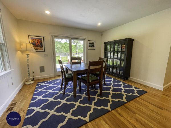 Cape Cod Home 994757