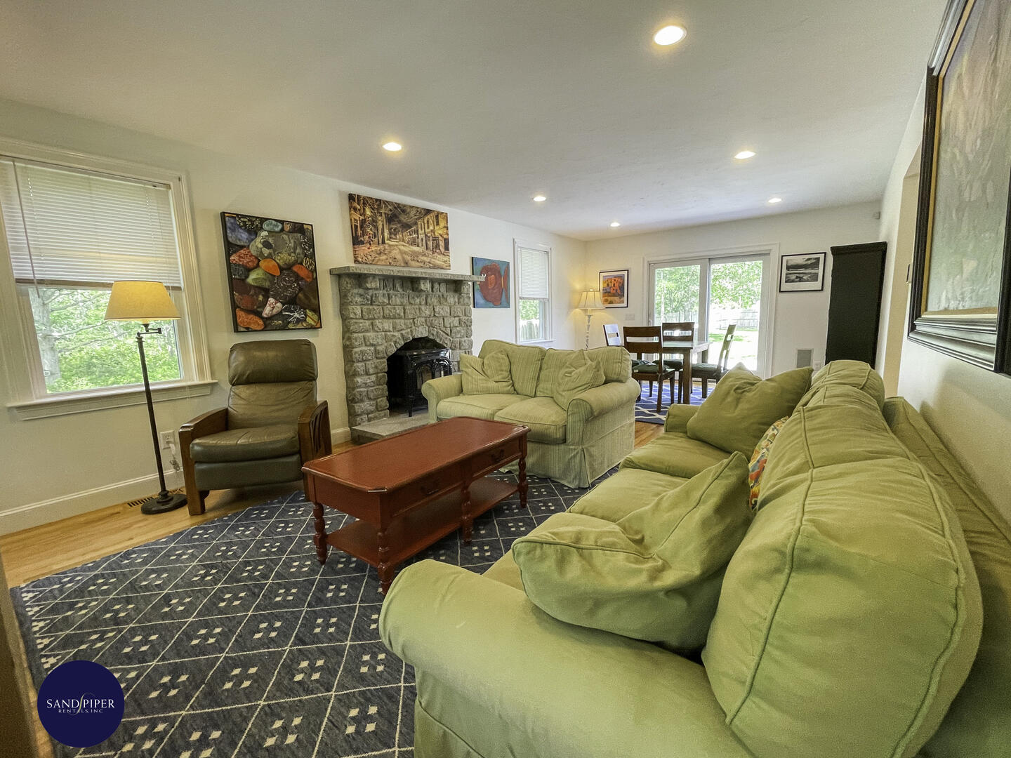 Cape Cod Home 994757