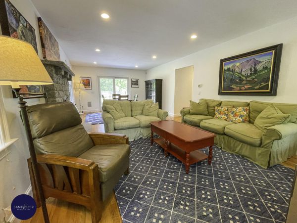 Cape Cod Home 994757