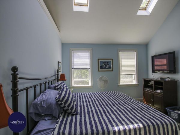 Cape Cod Home 994757