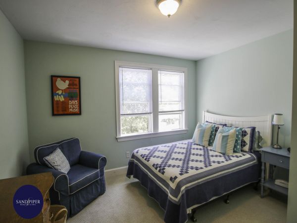 Cape Cod Home 994757