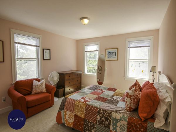 Cape Cod Home 994757