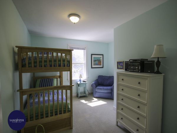 Cape Cod Home 994757