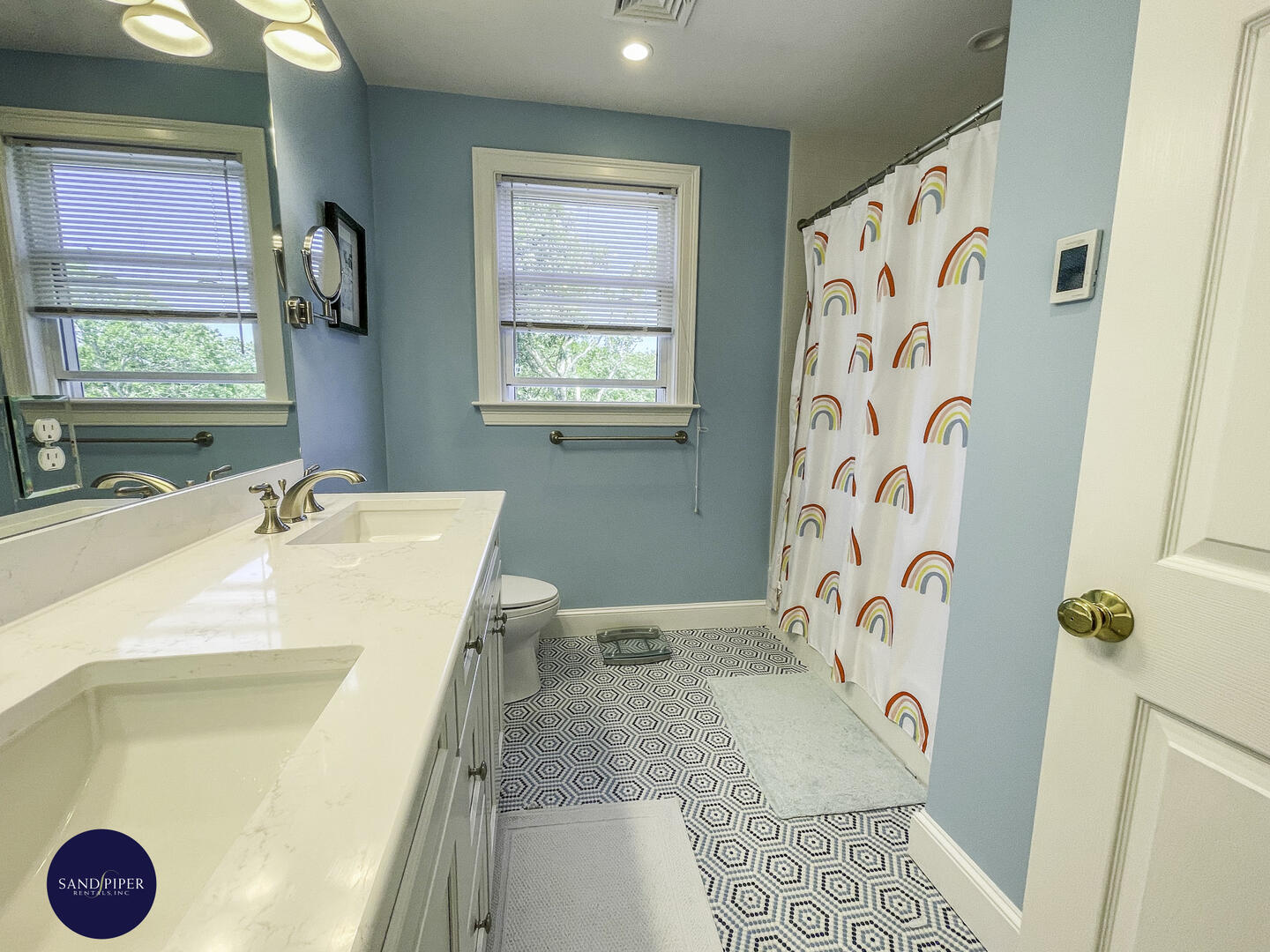 Cape Cod Home 994757