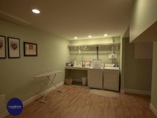 Cape Cod Home 994757
