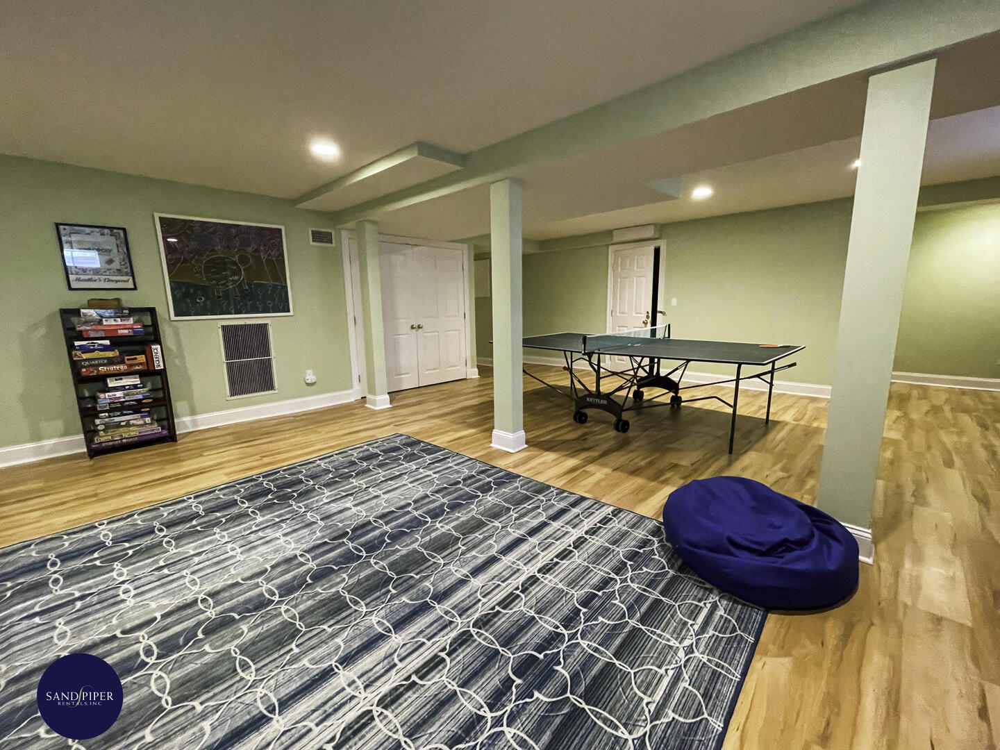 Cape Cod Home 994757