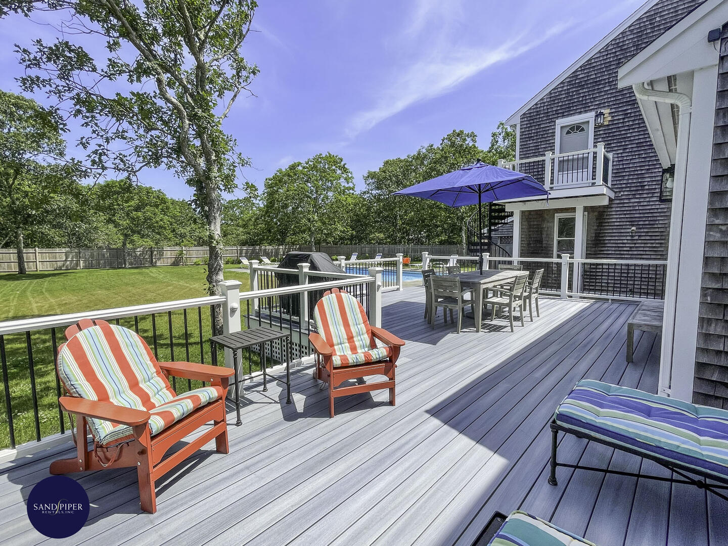 Cape Cod Home 994757