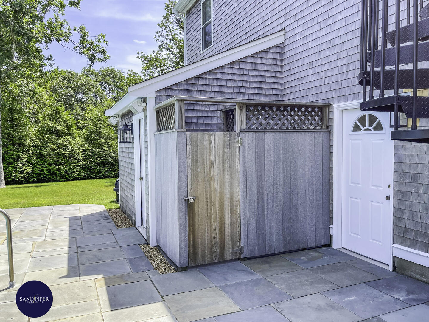 Cape Cod Home 994757