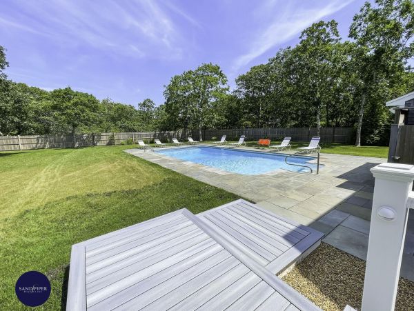 Cape Cod Home 994757