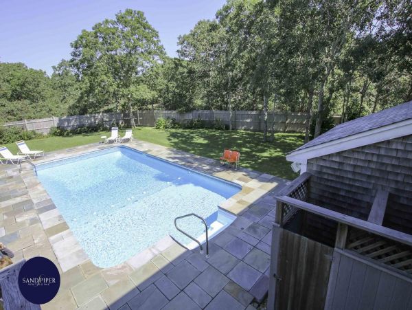 Cape Cod Home 994757