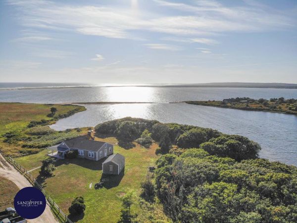 Cape Cod Home 994758