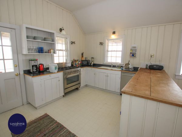 Cape Cod Home 994758