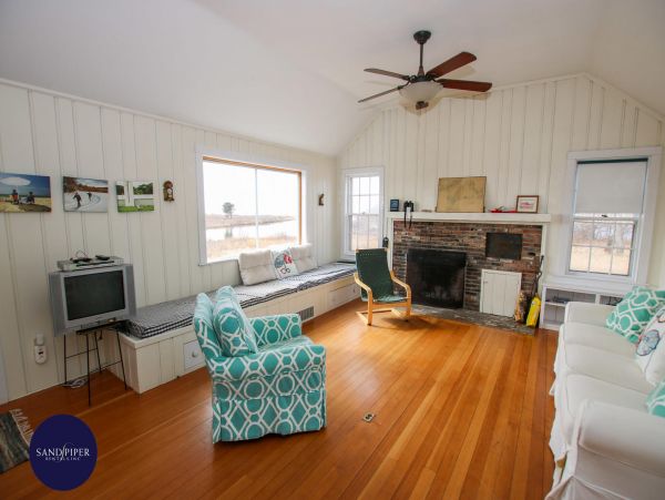 Cape Cod Home 994758