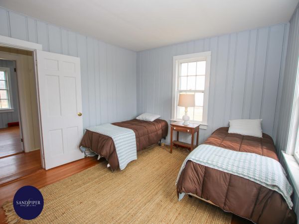 Cape Cod Home 994758