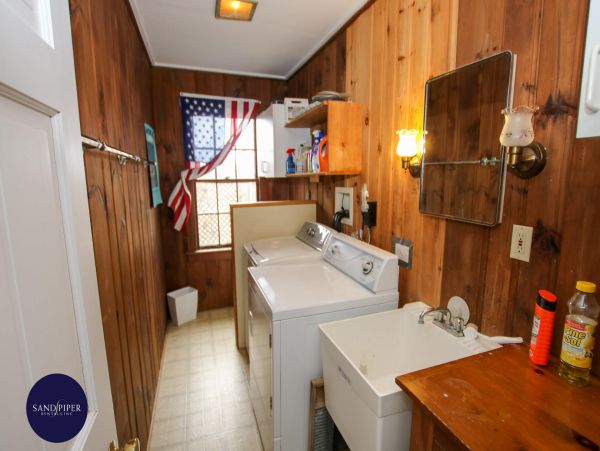 Cape Cod Home 994758