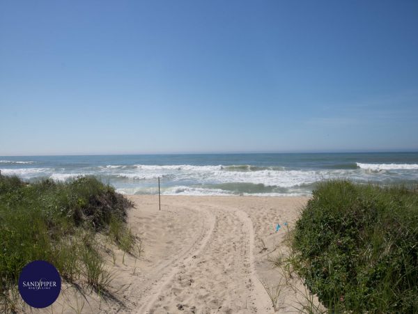 Cape Cod Home 994758