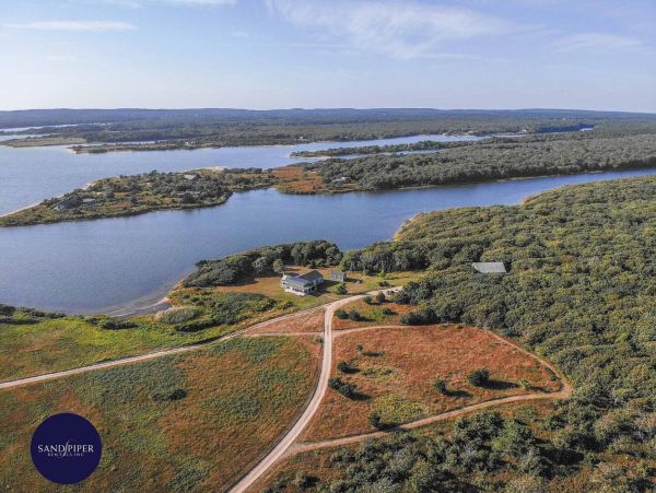 Cape Cod Home 994758