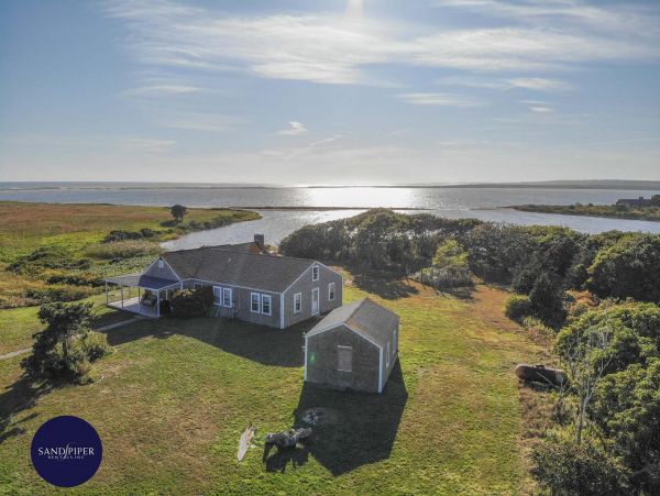 Cape Cod Home 994758