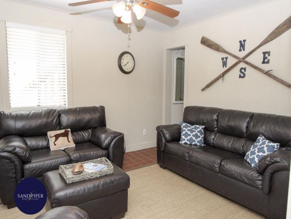 Cape Cod Home 994759