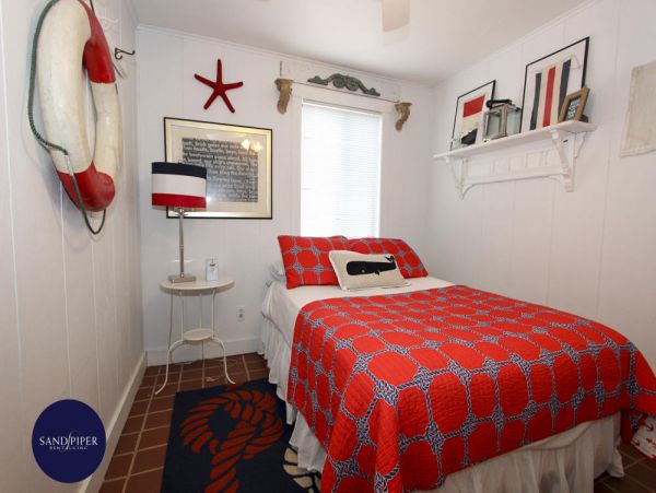 Cape Cod Home 994759