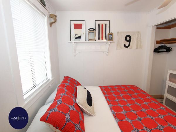 Cape Cod Home 994759