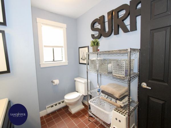 Cape Cod Home 994759