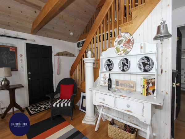 Cape Cod Home 994759