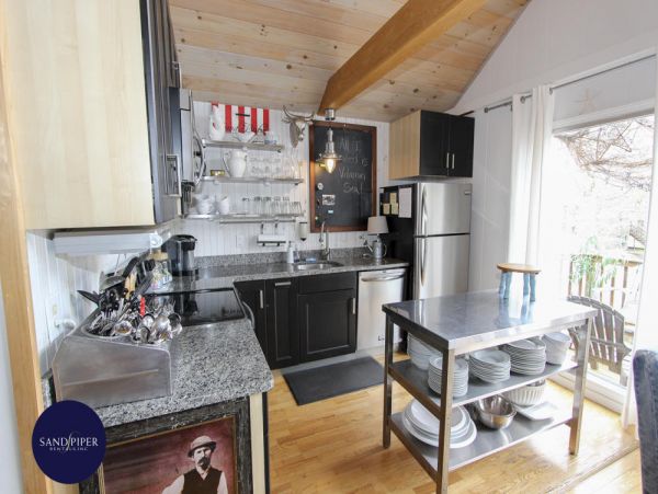 Cape Cod Home 994759