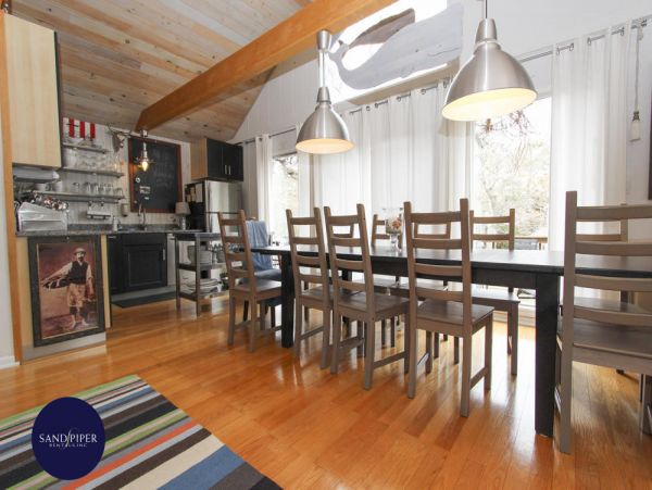 Cape Cod Home 994759