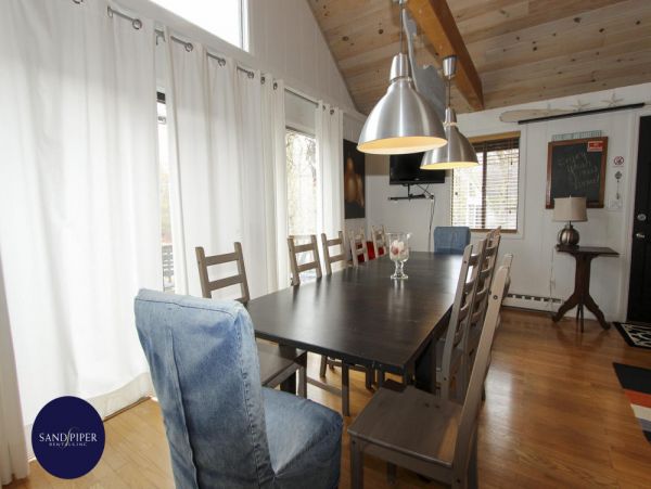 Cape Cod Home 994759