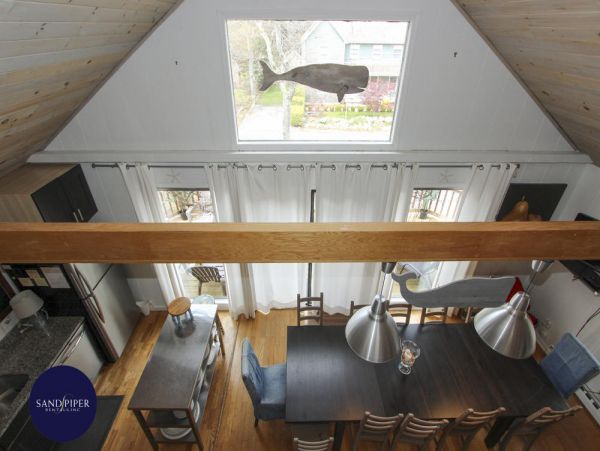 Cape Cod Home 994759