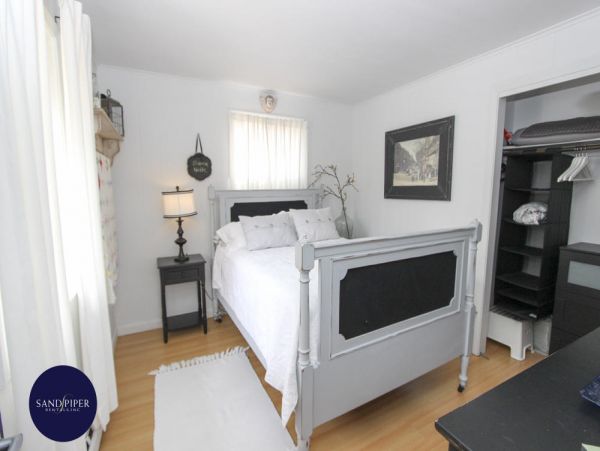 Cape Cod Home 994759