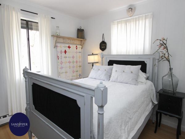 Cape Cod Home 994759