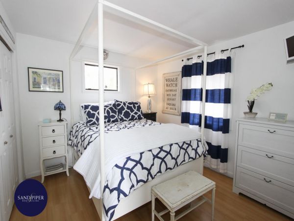 Cape Cod Home 994759