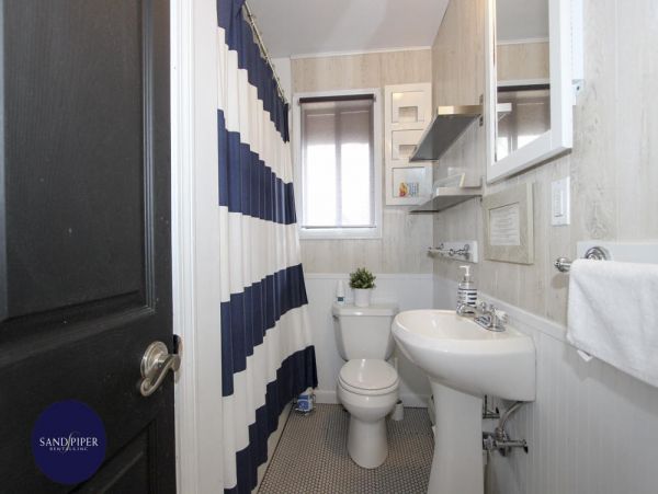 Cape Cod Home 994759