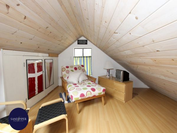 Cape Cod Home 994759