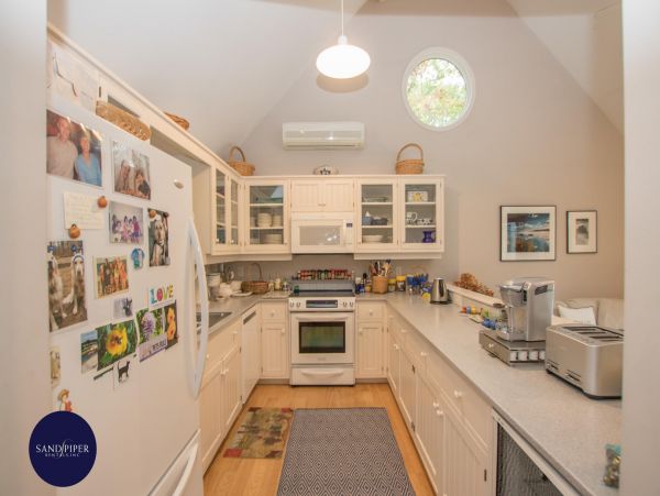 Cape Cod Home 994760