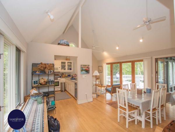 Cape Cod Home 994760