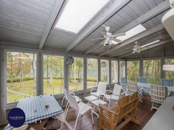 Cape Cod Home 994760