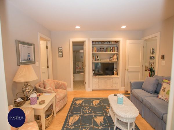 Cape Cod Home 994760