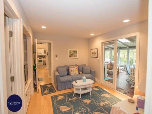 Cape Cod Home 994760
