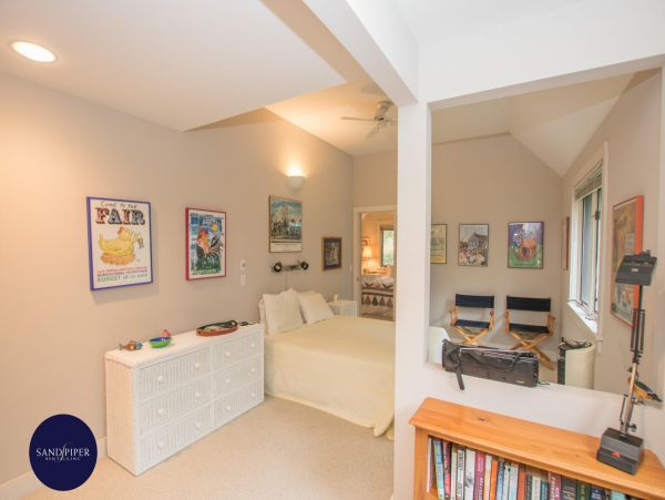 Cape Cod Home 994760