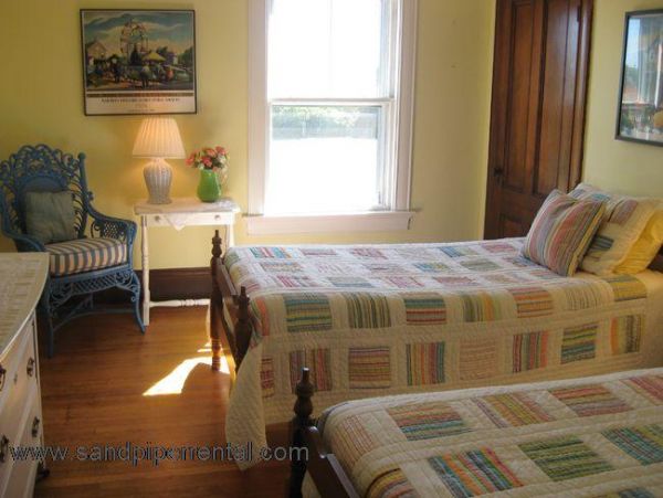 Cape Cod Home 994761