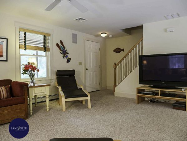 Cape Cod Home 994762