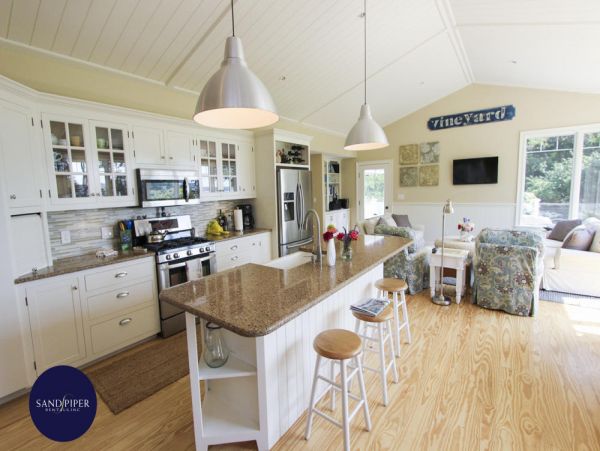 Cape Cod Home 994764
